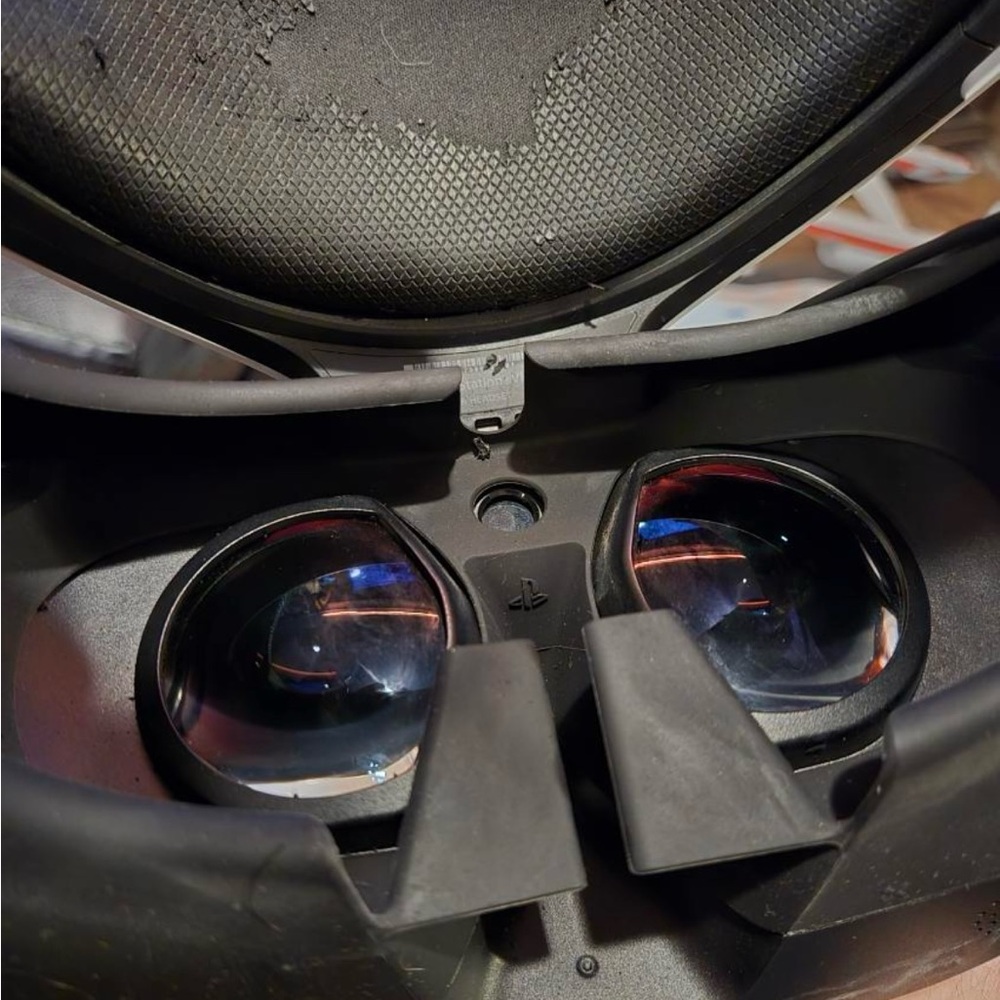 PS VR Headset & games - Picture 4 of 6
